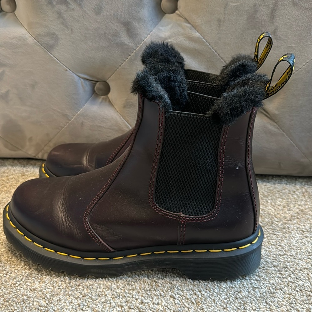 Dr. Martens 2976 Chelsea Boot - Women's in Burgundy